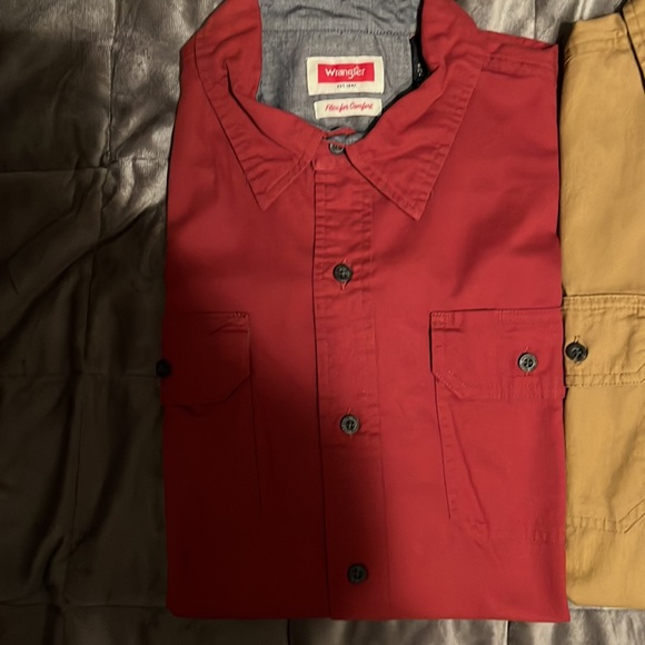 Wrangler men’s button up short sleeve shirts (pair) - Picture 2 of 5